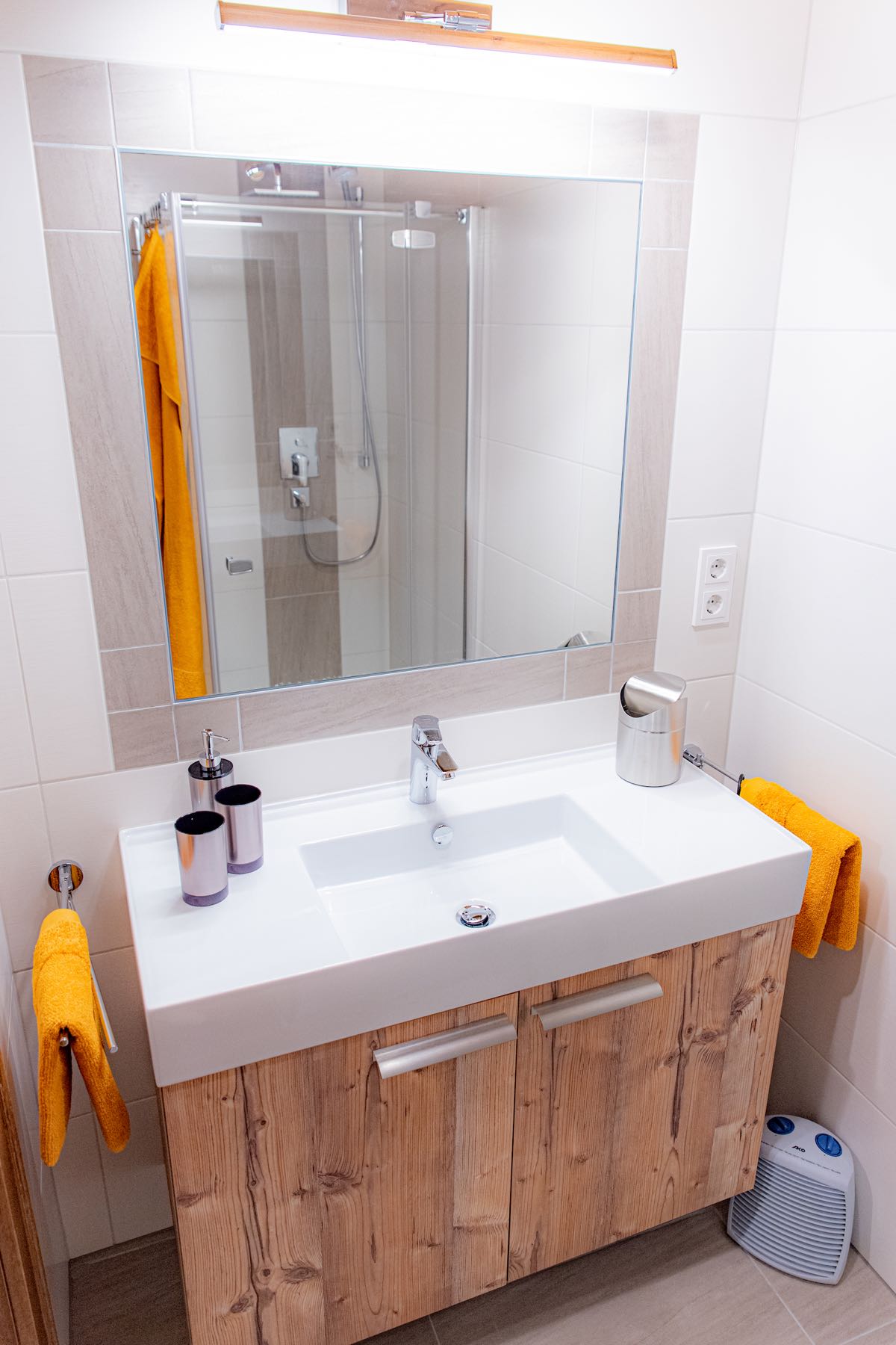 Großzügiges Waschbecken im Landhausstil – Bad & WC