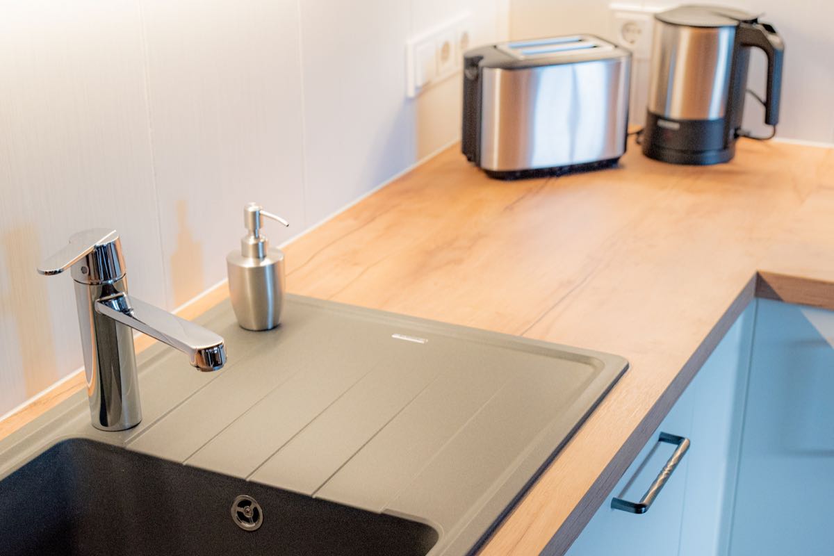 Spülmaschine, Toaster und Wasserkocher – Küche