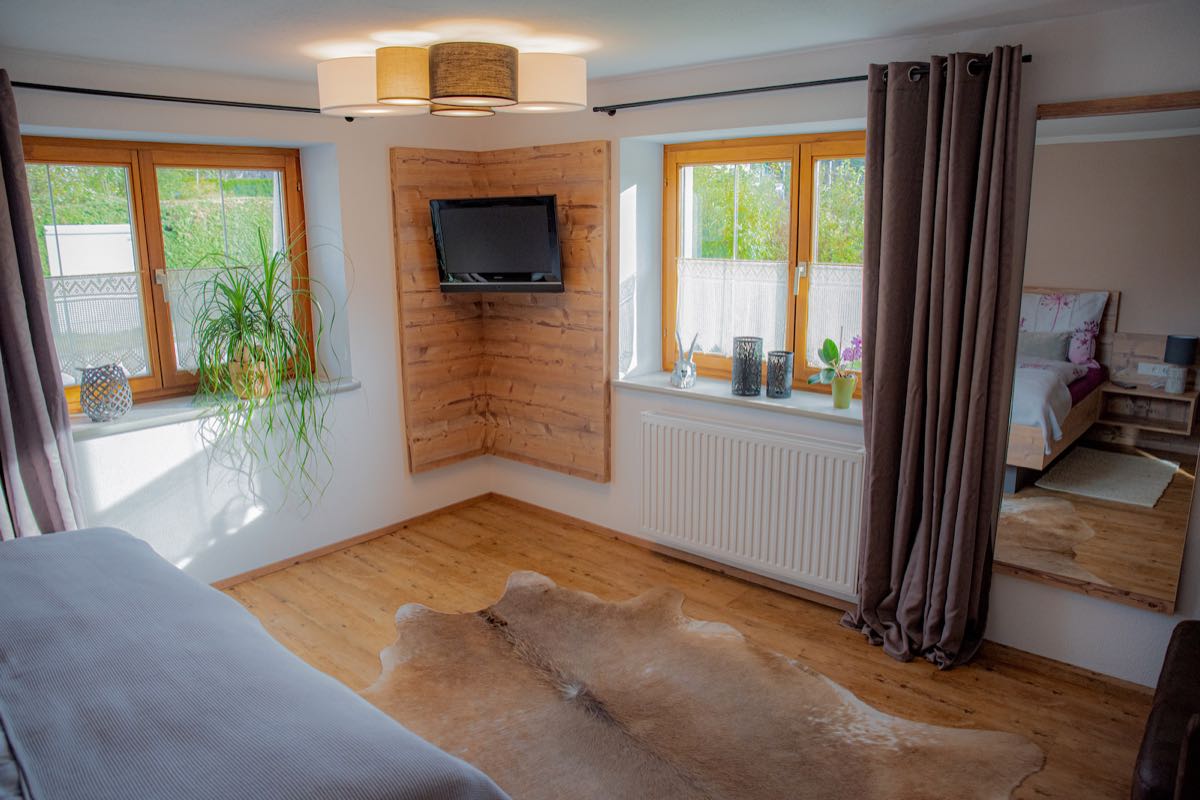 Großzügiges Schlafzimmer mit allen Annehmlichkeiten – Schlafzimmer 1