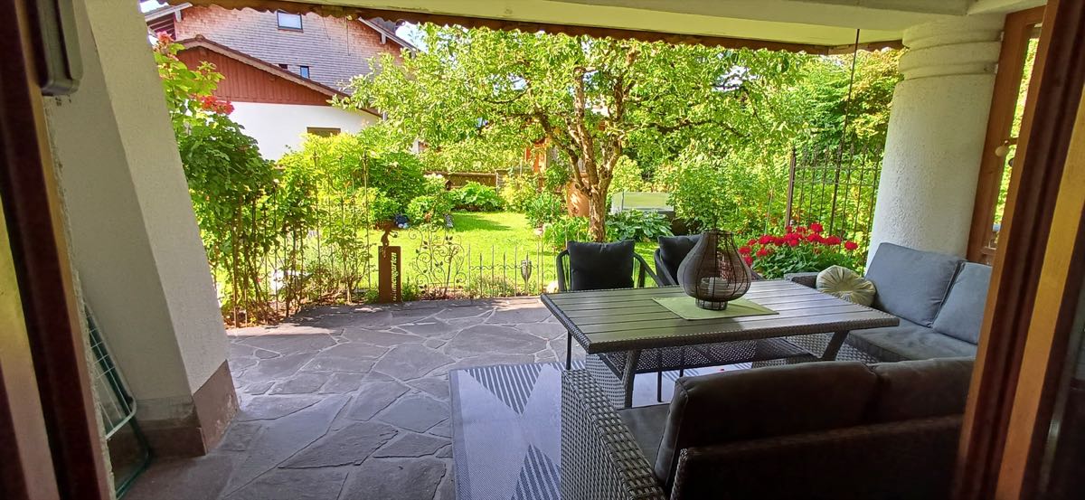 Blick aus Schlafzimmer 2 auf die Terrasse – Schlafzimmer 2