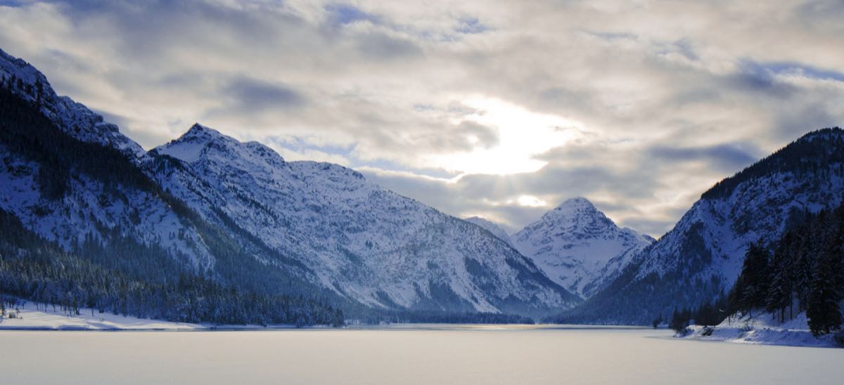 Plansee im Winter – Naturparkregion Reutte