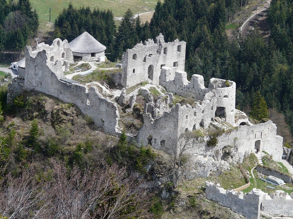Burgruine Ehrenberg – Naturparkregion Reutte