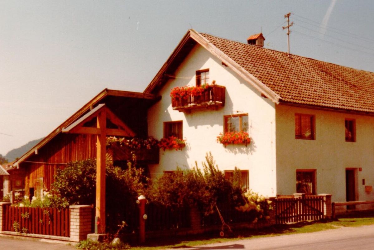 Der Hof am Abend – Hofgeschichte